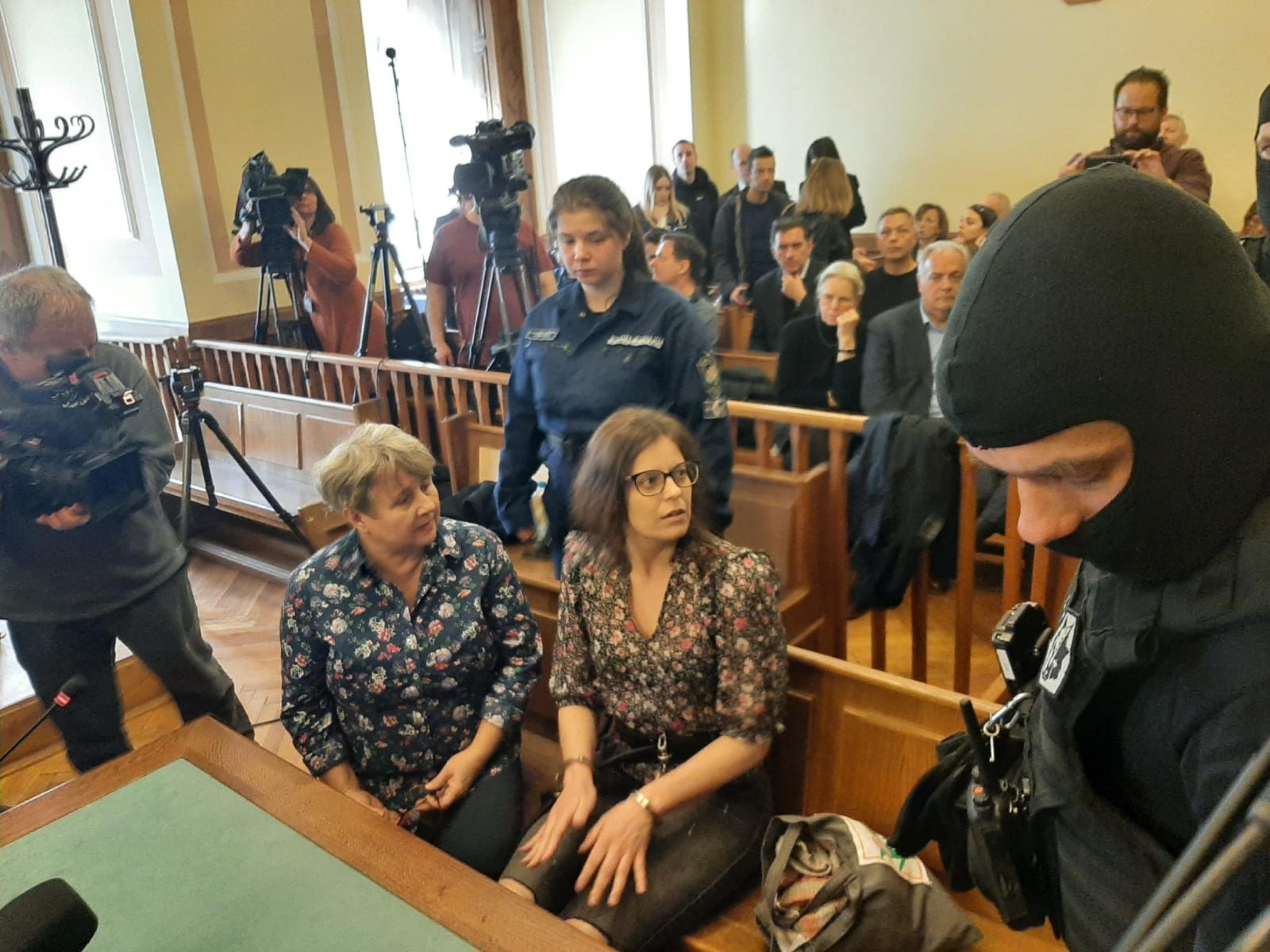 Ilaria Salis bandiera della sinistra con 4 condanne e 29 denunce