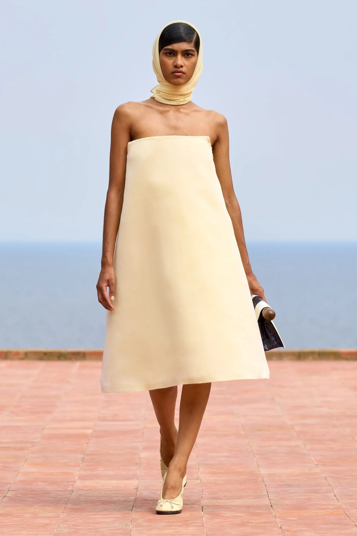 Galleria foto 'Jacquemus sfila a Capri e festeggia il suo 15º anniversario' - foto 2