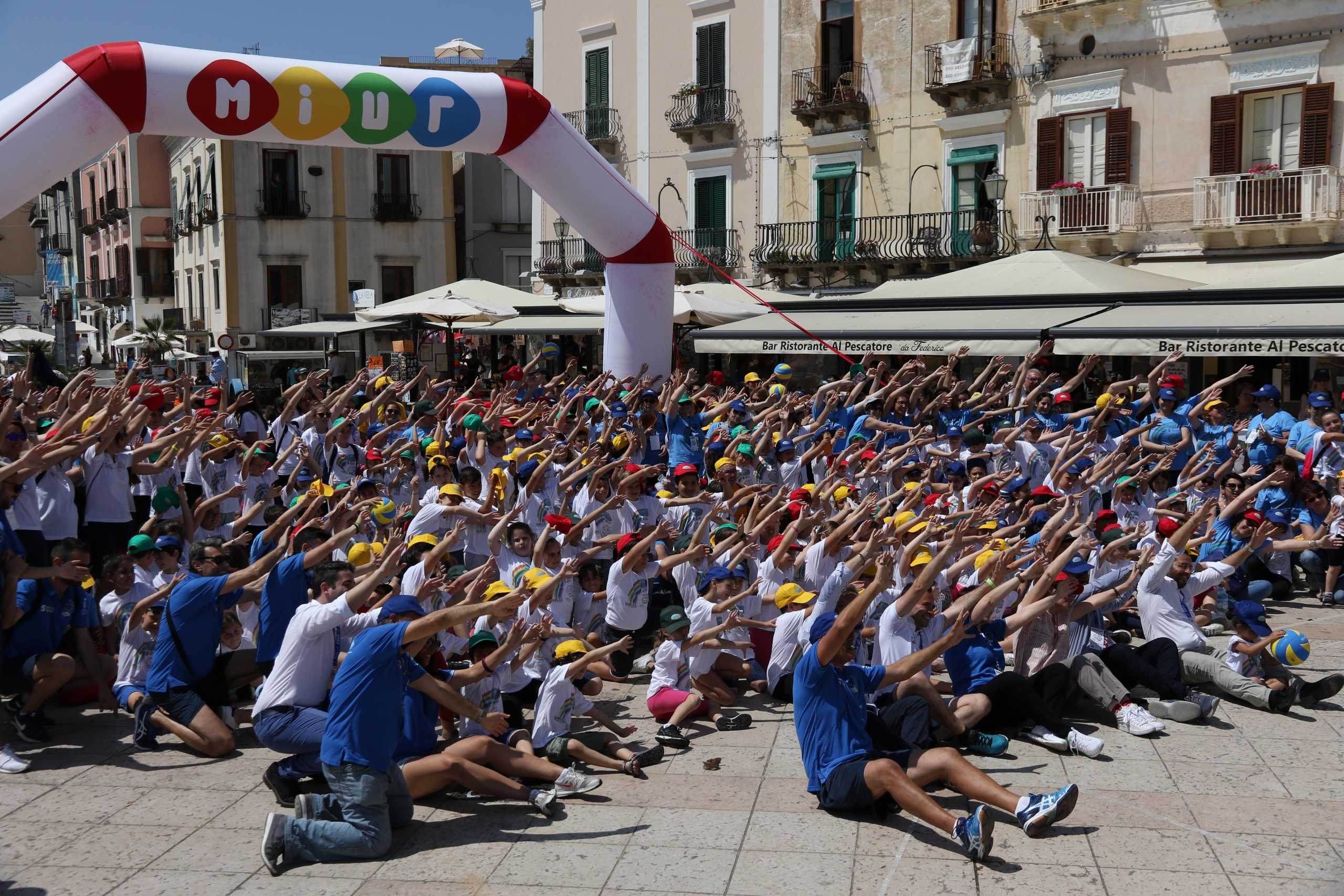 Isole in Movimento, il progetto che porta il volley ai ragazzi nelle isole