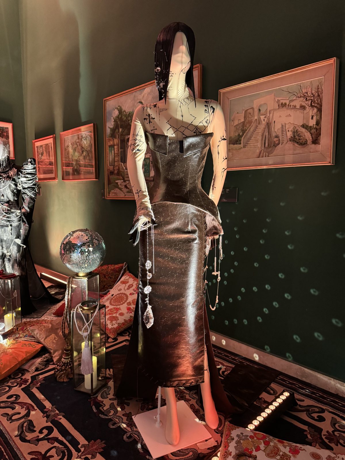 Galleria foto 'Gli studenti dell’IUAD raccontano il fascino dell’esotico in una mostra' - foto 6