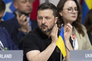 La sfida di Zelenskyj: inglese lingua ufficiale in Ucraina, tra opportunità e rischi culturali