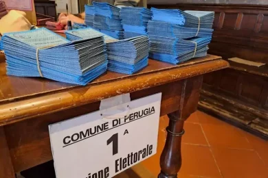 Amministrative: affluenza in calo ai ballottaggi. Si vota fino alle 15