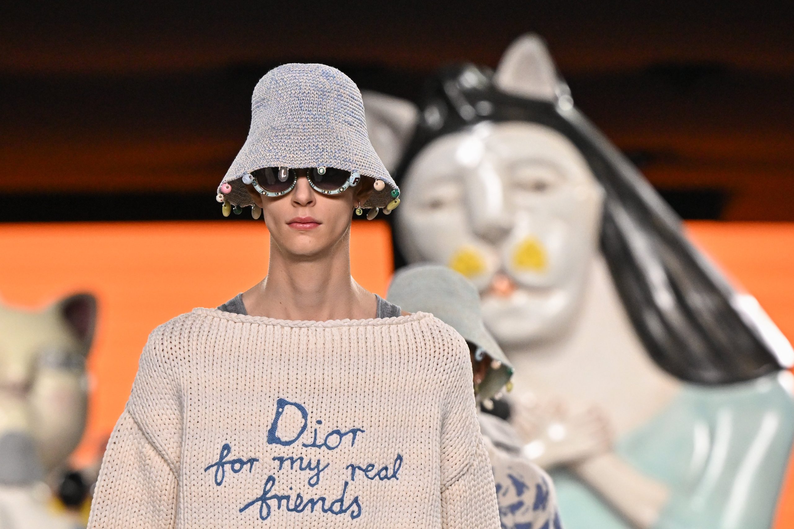 Arte e sartorialità per «amici veri»