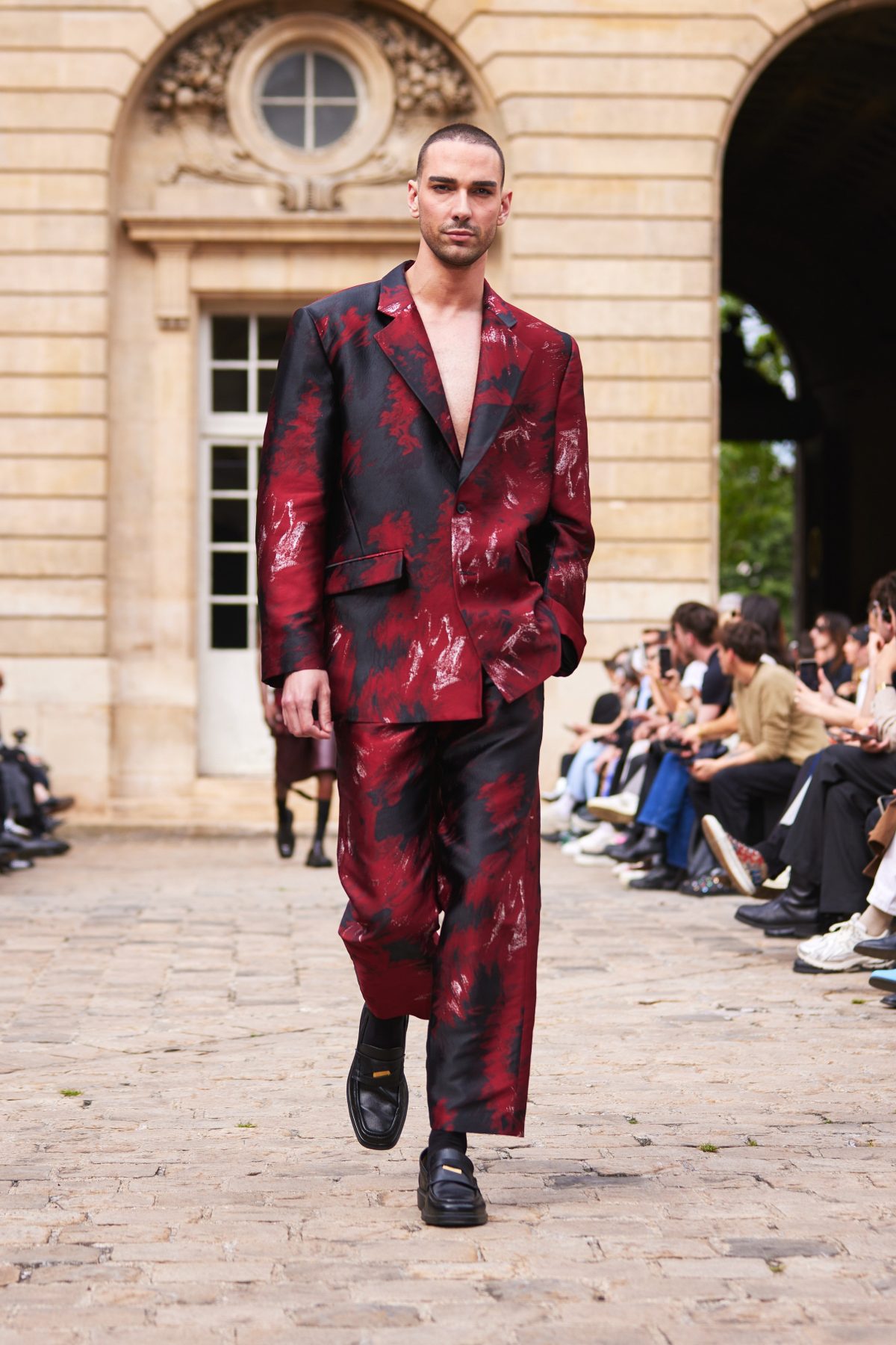 Galleria foto 'Cosa ci ha lasciato la seconda giornata di Paris Fashion Week?' - foto 27