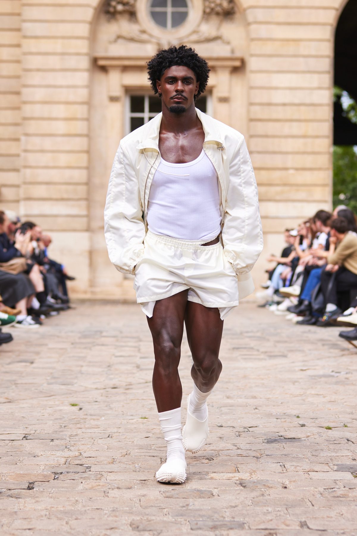 Galleria foto 'Cosa ci ha lasciato la seconda giornata di Paris Fashion Week?' - foto 28