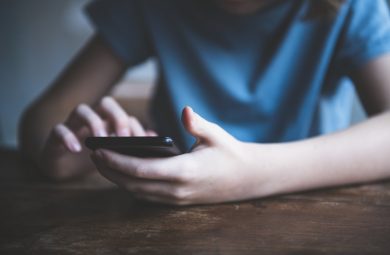 Opportunità e rischi dell’IA: La visione di Telefono Azzurro per i bambini