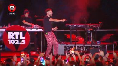 Rtl102.5 infiamma Napoli, la piazza balla con 70-80-90 con Massimo Alberti