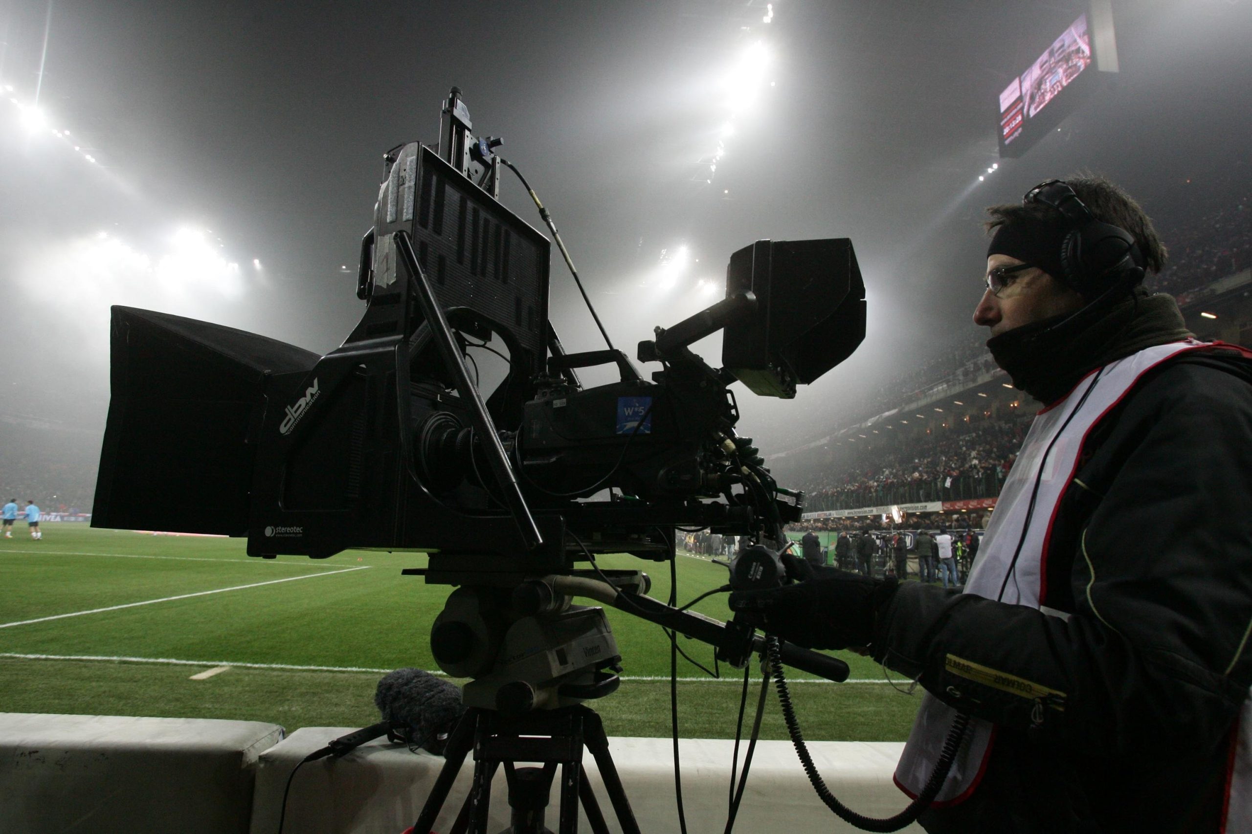 Diritti tv, la Serie A fa causa alle agenzie e riapre ai fondi
