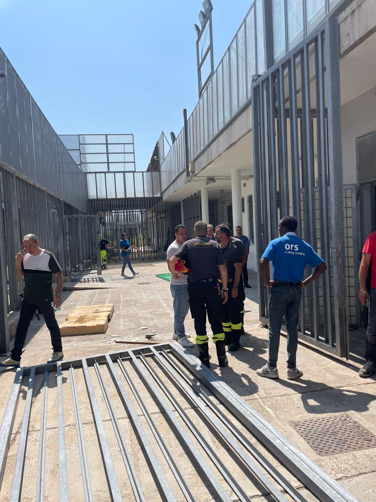 Galleria foto 'Ponte Galeria, ancora una rivolta. La striscia di violenze nel 2024' - foto 3