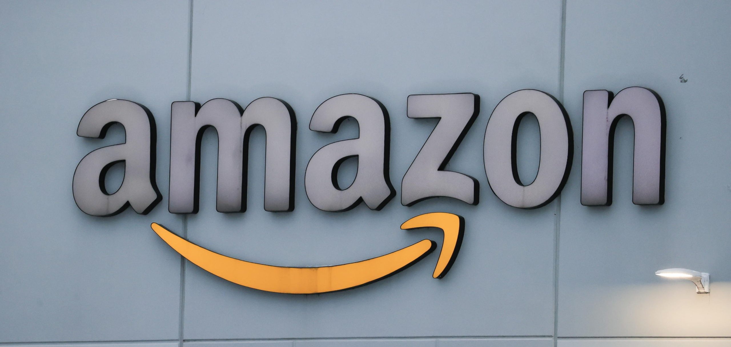 Amazon, sequestrati 121 milioni di euro dalla Guardia di Finanza di Milano Amazon, sequestrati 121 milioni di euro dalla Guardia di Finanza di Milano