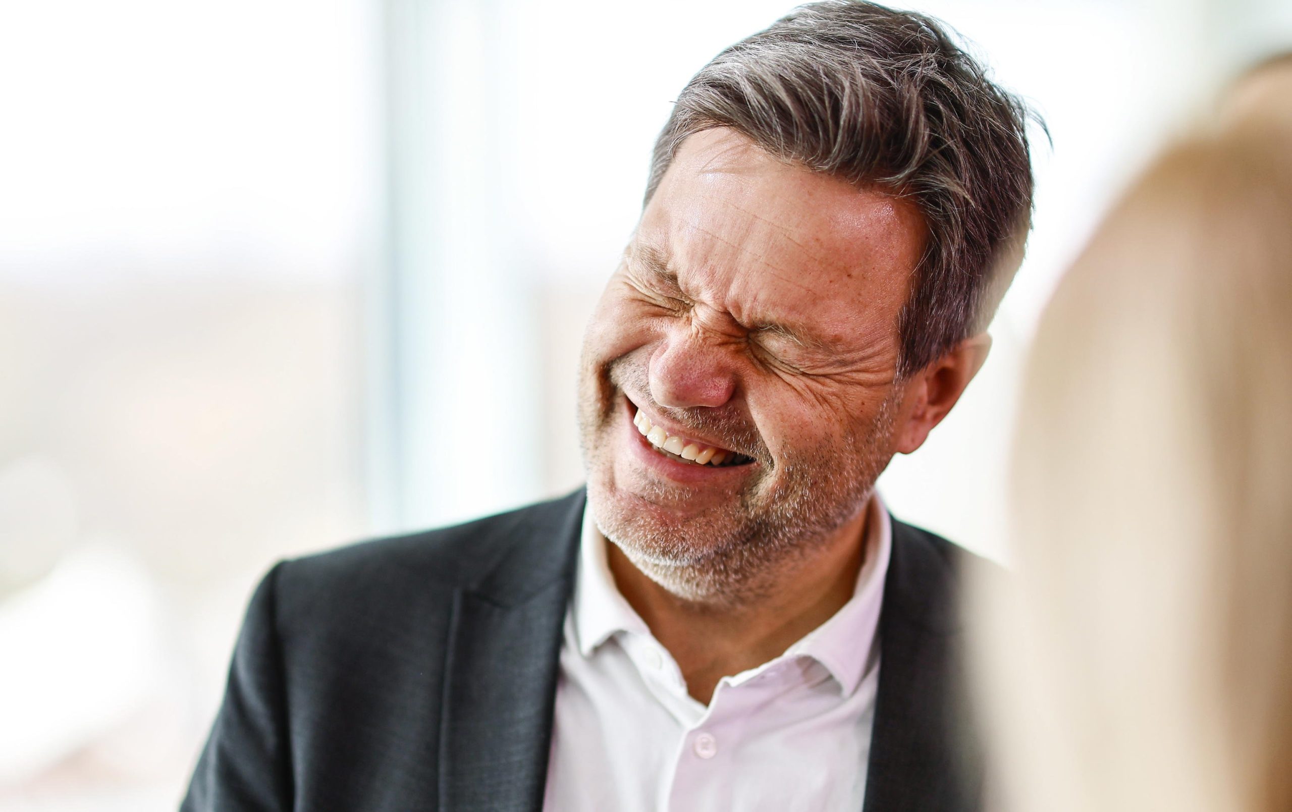 I benefici del solletico, una prospettiva scientificamente sorprendente I benefici del solletico, una prospettiva scientificamente sorprendente