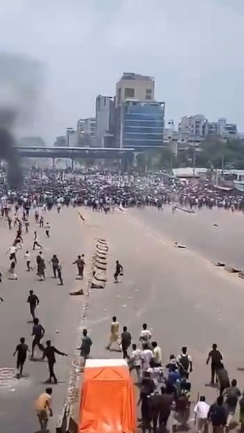 Bangladesh: 32 studenti uccisi in una manifestazione | video