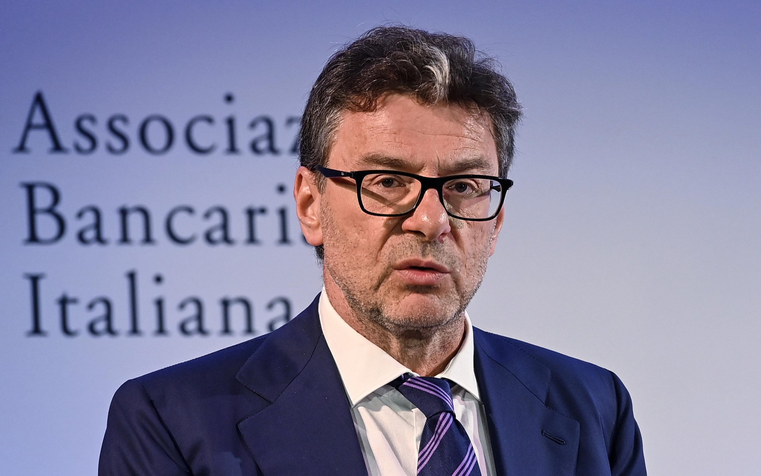 Giorgetti: “Le spese militari possono essere adeguate solo in deroga al patto di stabilità”