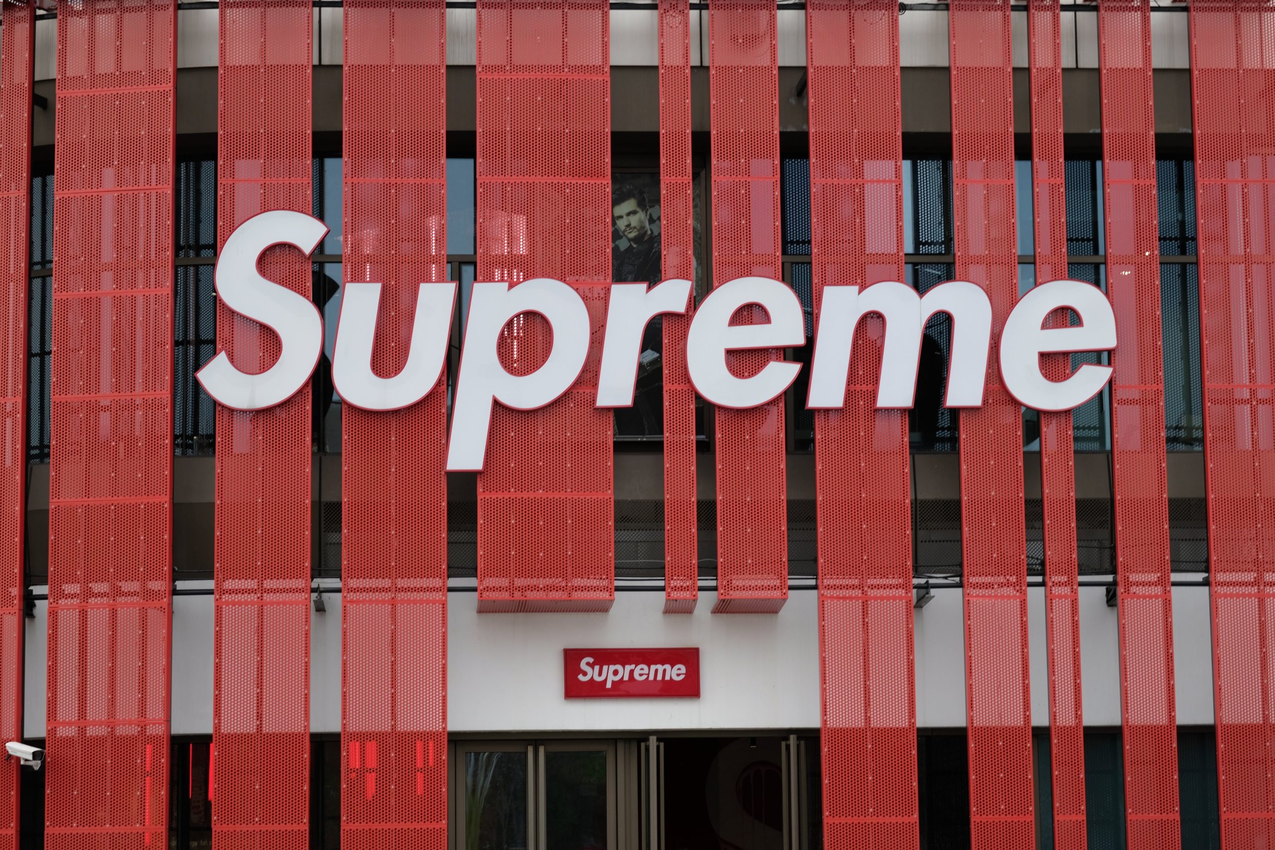 EssilorLuxottica si compra Supreme