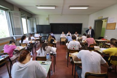 Istat: accesso al lavoro per l’84% dei laureati mentre la percentuale scende al 73% per i diplomati