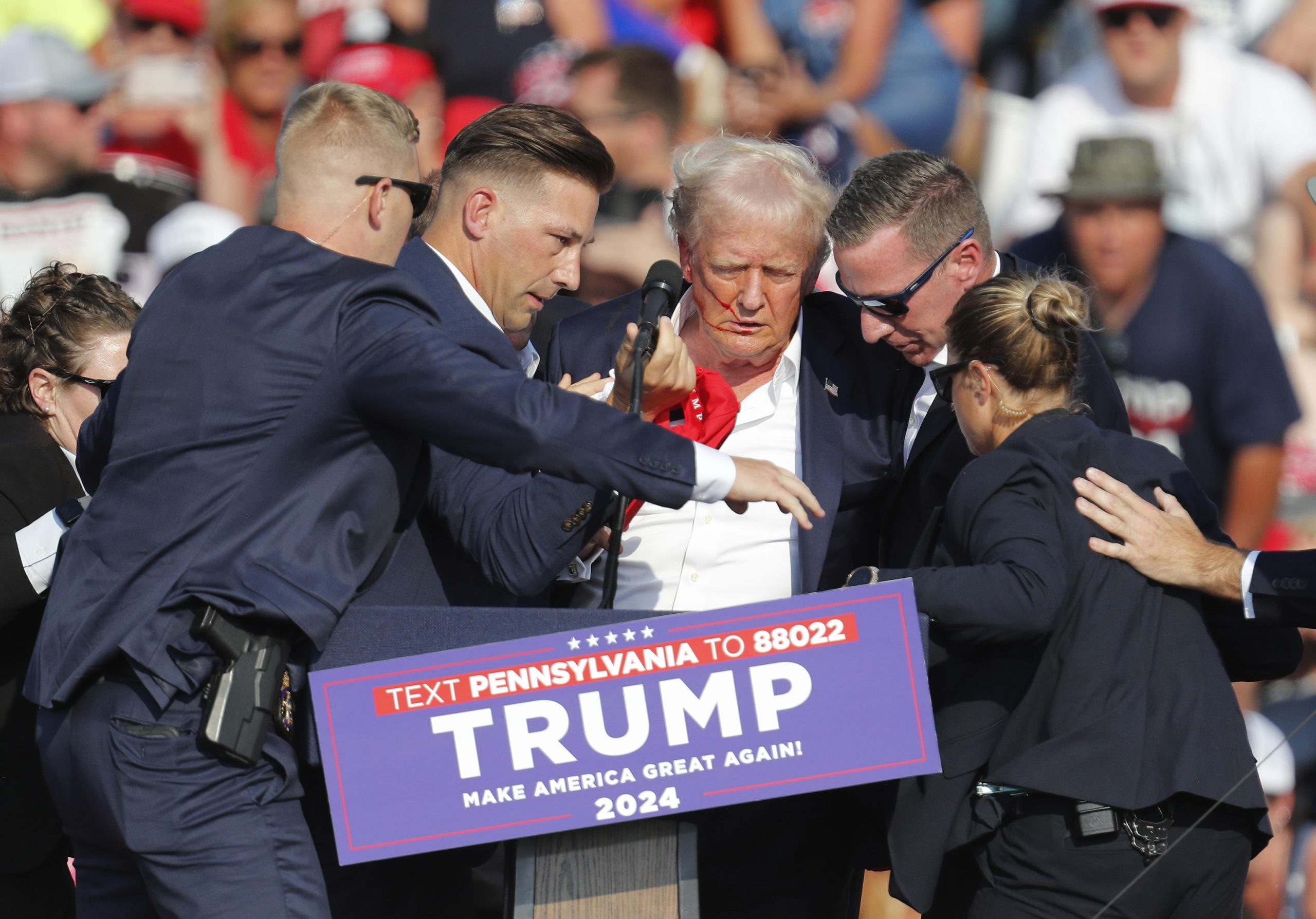 Attentato contro Trump. E lui dimostra di essere un leader