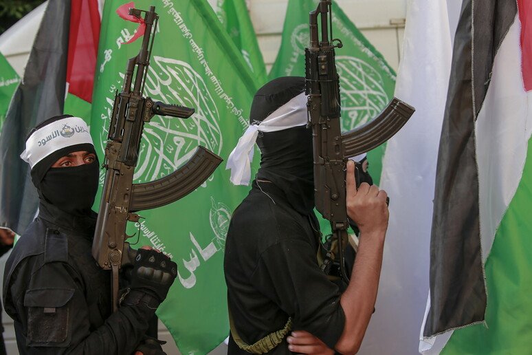 Riparte la trattativa sugli ostaggi mentre Hezbollah continua a lanciare missili