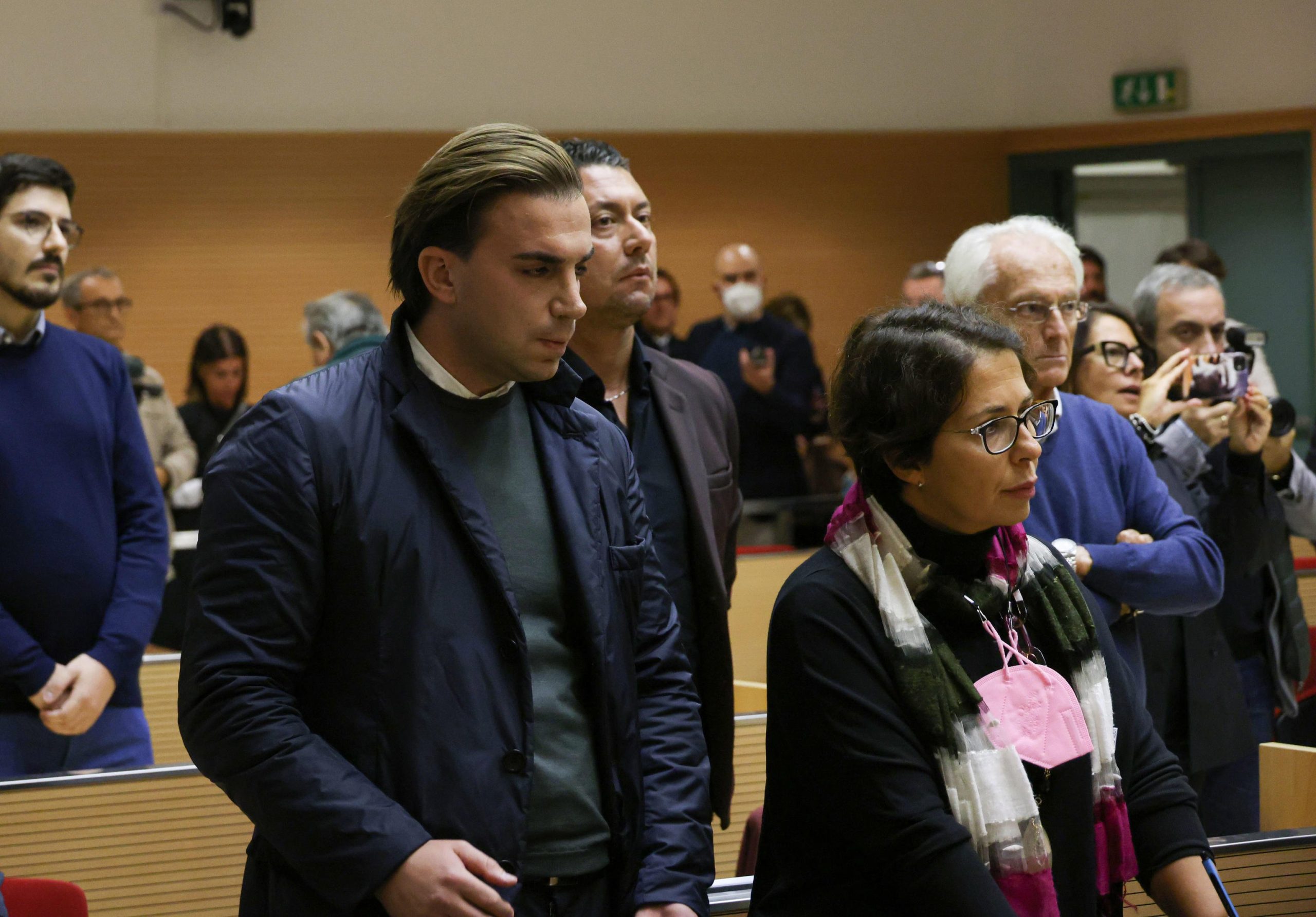 La giustizia lascia un assassino in libertà ed un politico sotto inchiesta ai domiciliari