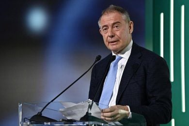 Urso dà un ultimatum a Stellantis. «Può farci perdere i soldi del Pnrr»