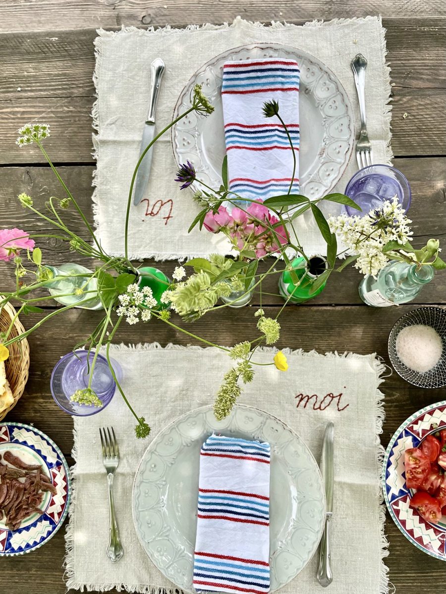 Bon ton e consigli per addobbare  tavola in estate