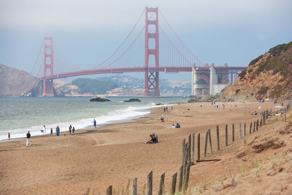 Galleria foto 'Spiagge con vista grattacielo' - foto 2