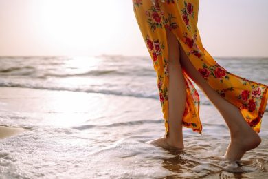 Barefooting: quando camminare scalzi scatena la felicità