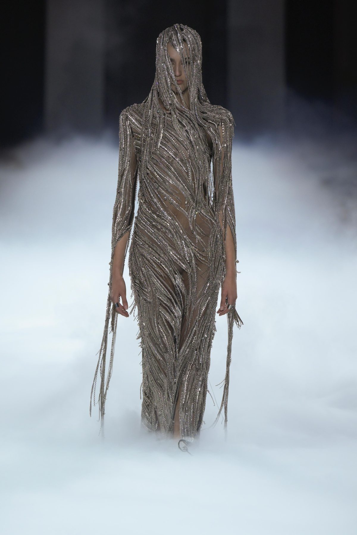 Galleria foto 'Paris Fashion Week: le nuove “Banshee” di Seán McGirr firmate McQueen' - foto 4