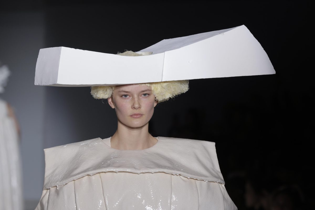 Galleria foto 'Estetica a contrasto nella sesta giornata di Paris Fashion Week' - foto 1