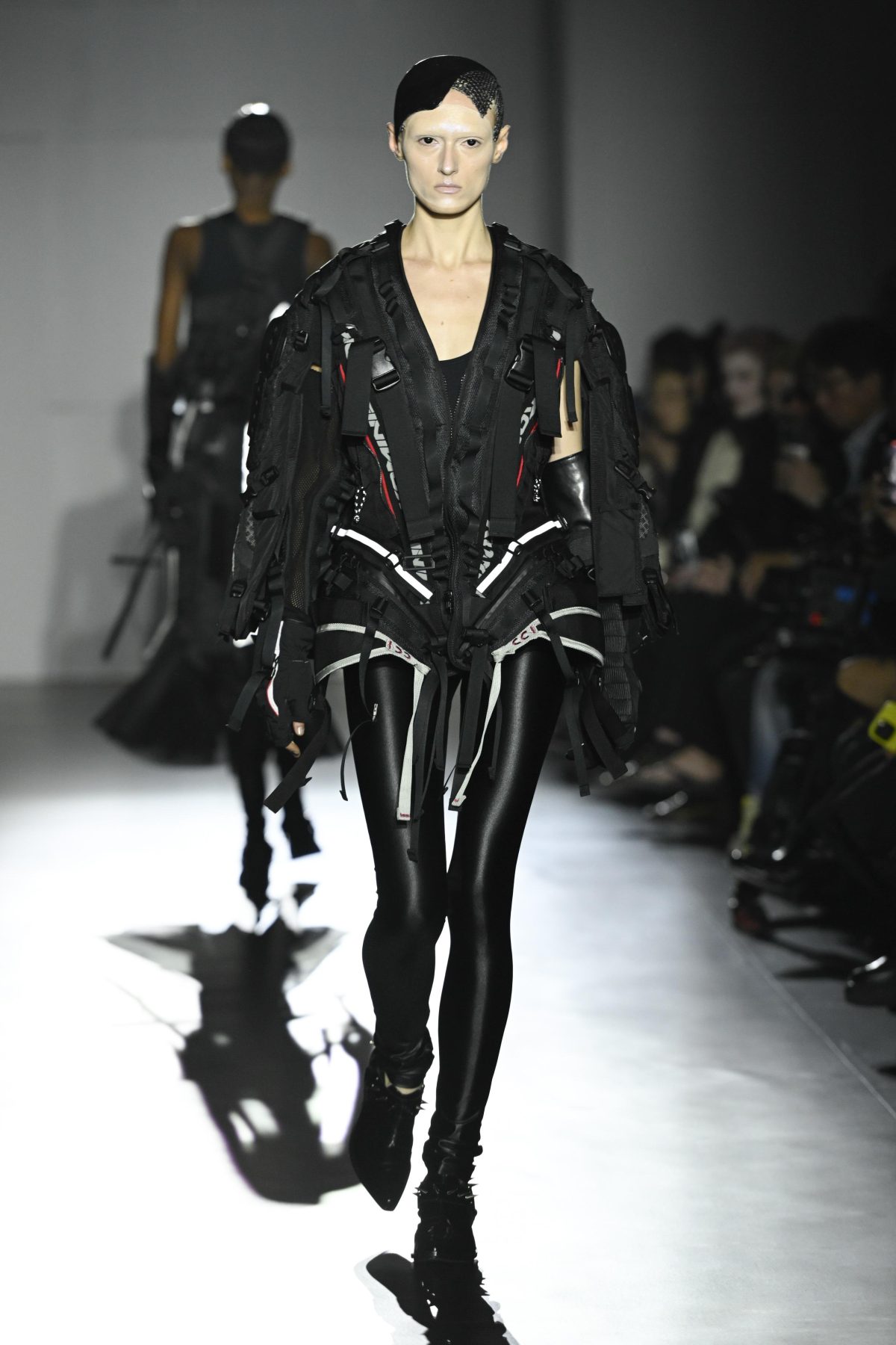 Galleria foto 'Estetica a contrasto nella sesta giornata di Paris Fashion Week' - foto 15