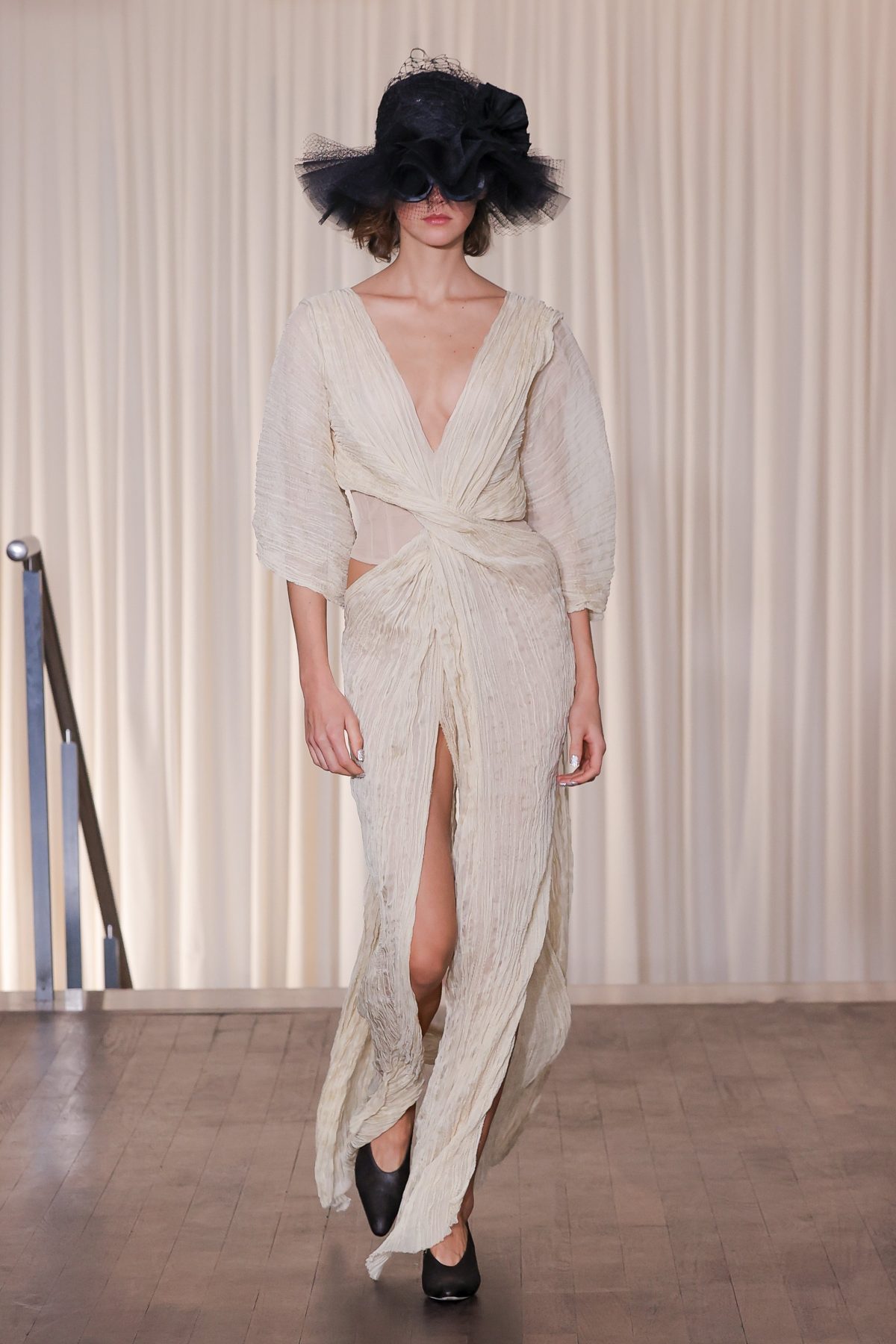 Galleria foto 'Estetica a contrasto nella sesta giornata di Paris Fashion Week' - foto 20