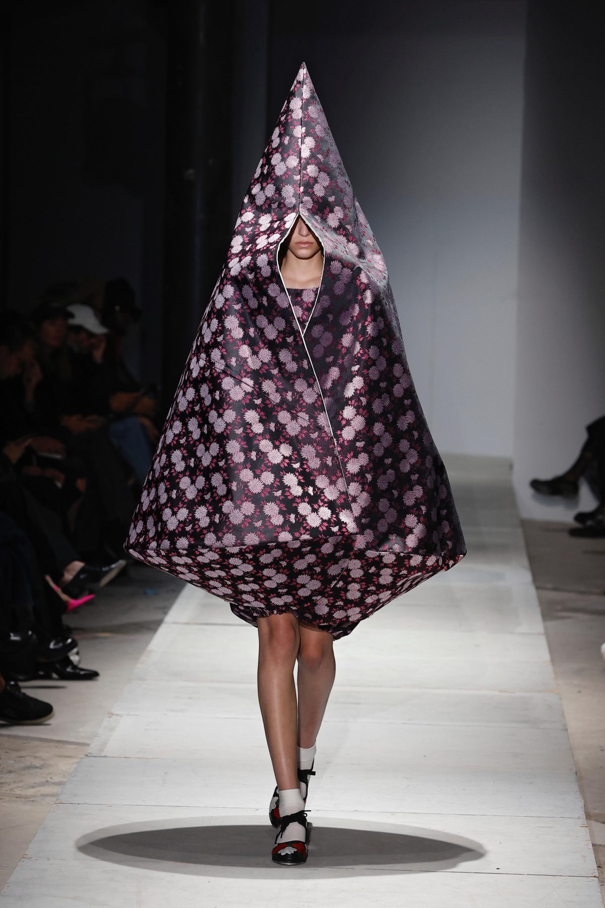 Galleria foto 'Estetica a contrasto nella sesta giornata di Paris Fashion Week' - foto 7