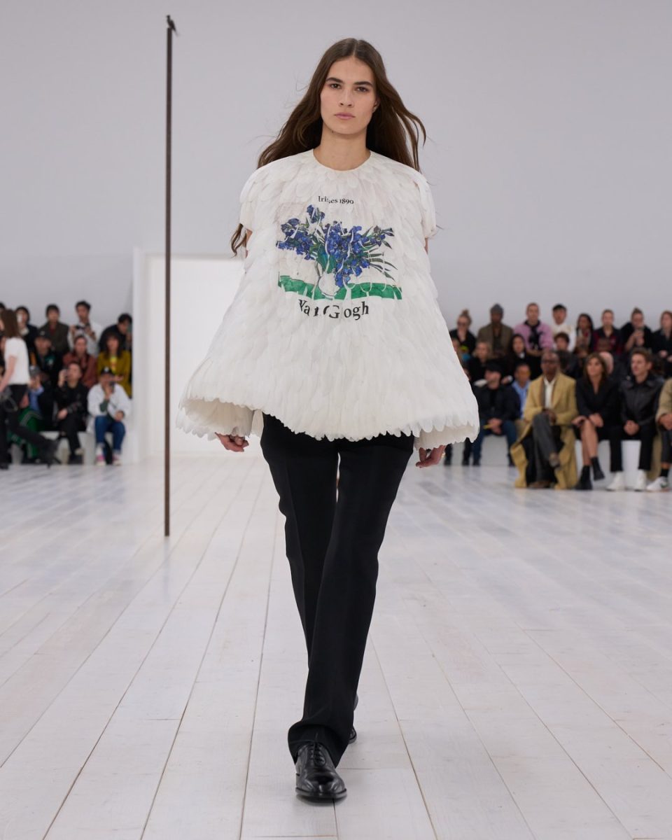 Loewe esplora il rapporto tra moda e arte