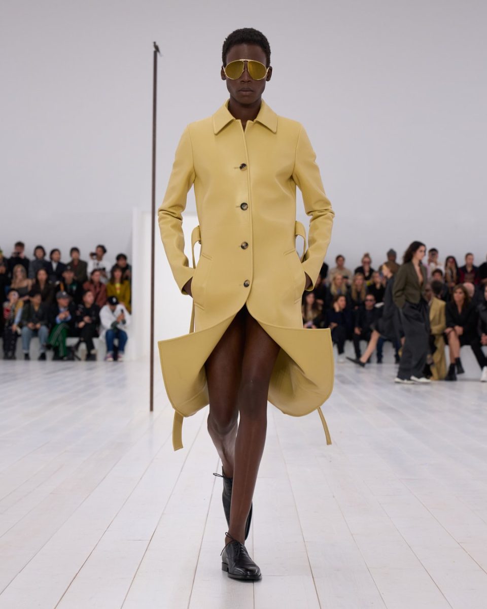 Loewe esplora il rapporto tra moda e arte