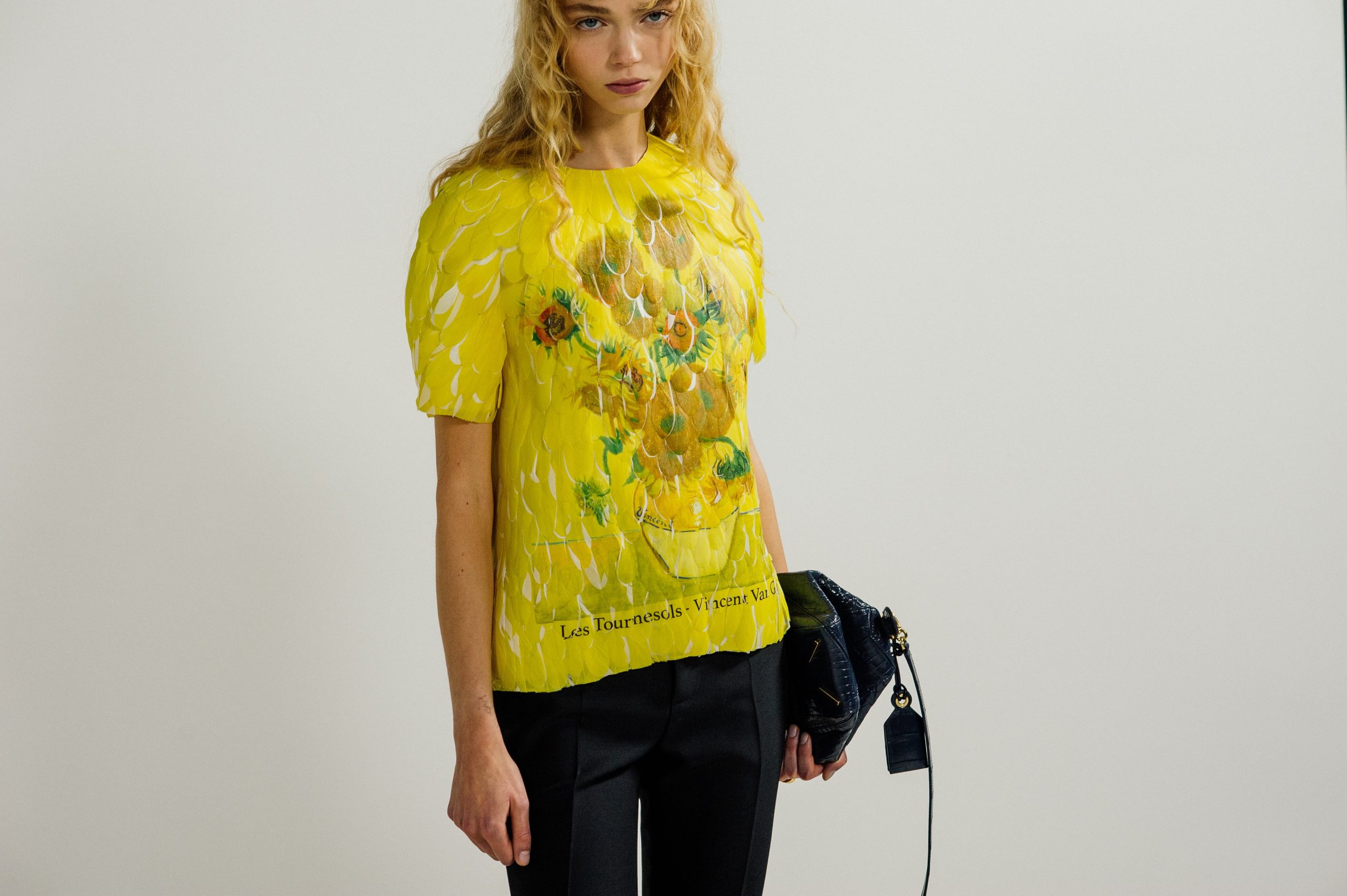 Loewe esplora il rapporto tra moda e arte