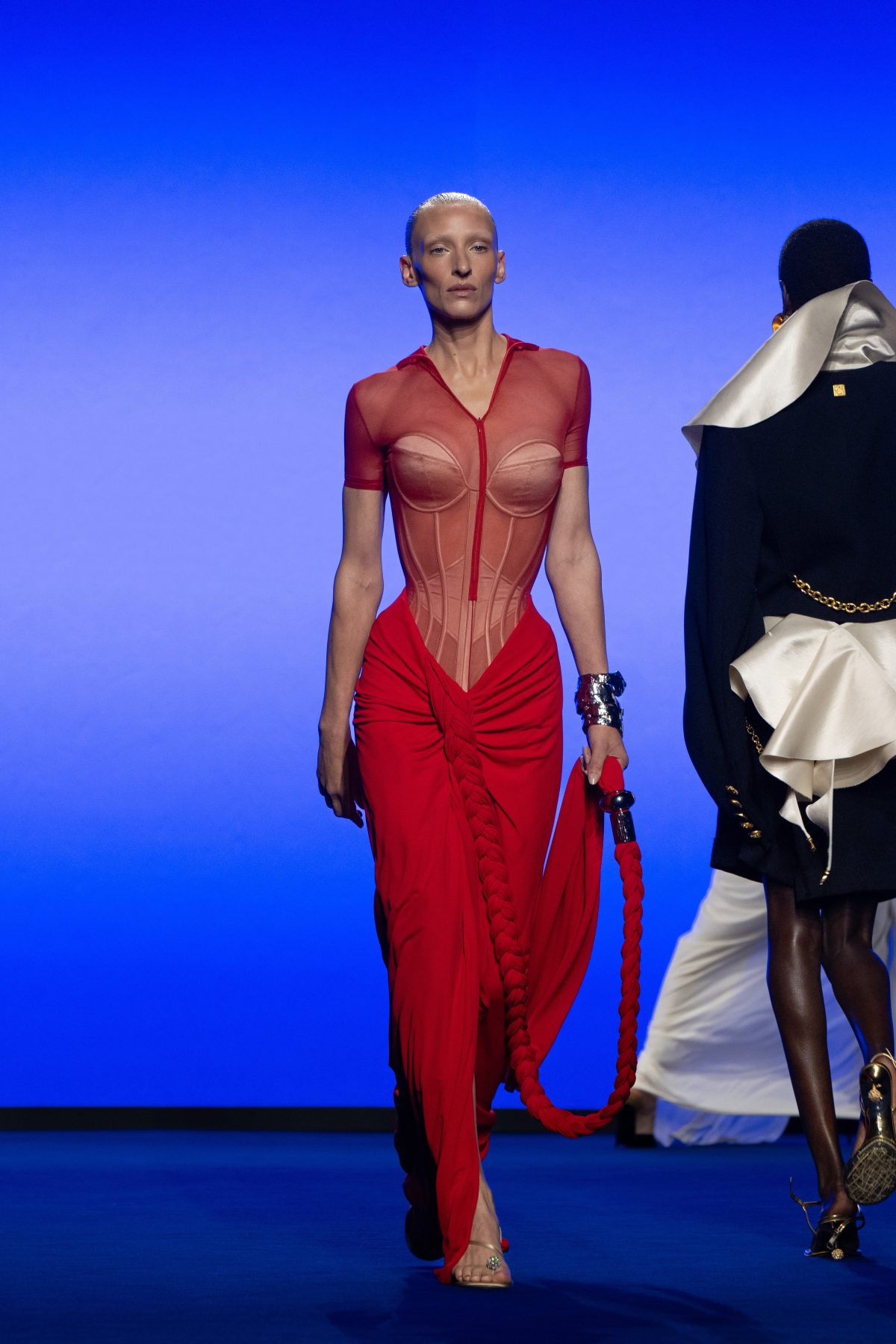 Galleria foto 'Il guardaroba basic di Schiaparelli che sa di couture' - foto 1