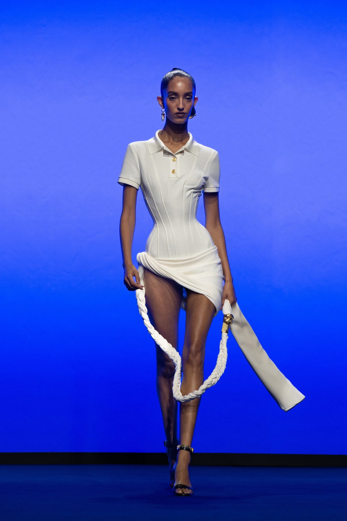 Galleria foto 'Il guardaroba basic di Schiaparelli che sa di couture' - foto 9