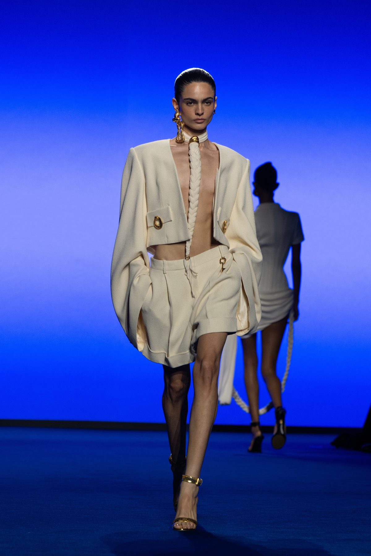 Galleria foto 'Il guardaroba basic di Schiaparelli che sa di couture' - foto 7