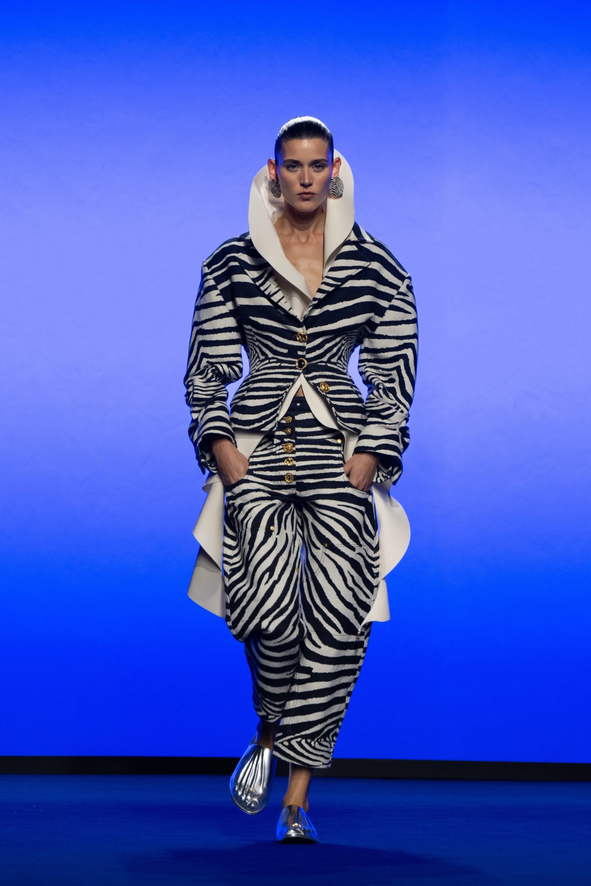 Galleria foto 'Il guardaroba basic di Schiaparelli che sa di couture' - foto 6