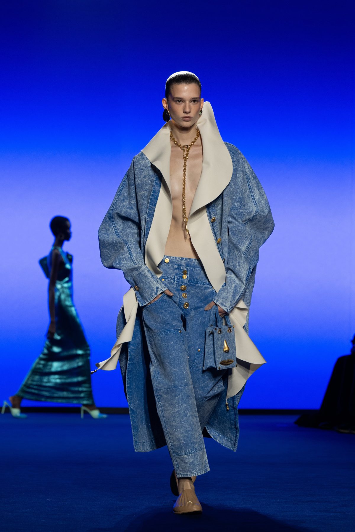 Galleria foto 'Il guardaroba basic di Schiaparelli che sa di couture' - foto 4