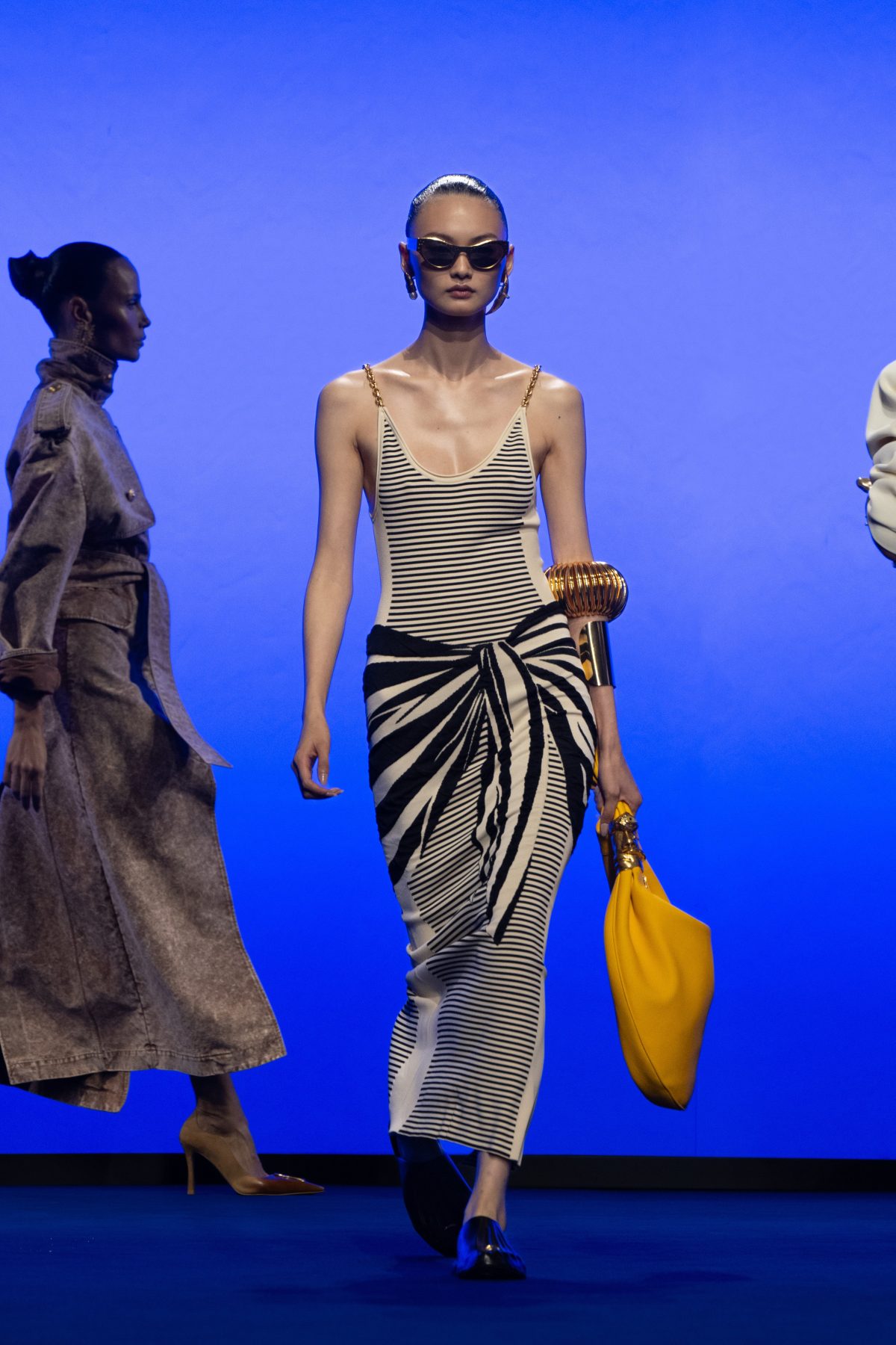 Galleria foto 'Il guardaroba basic di Schiaparelli che sa di couture' - foto 2