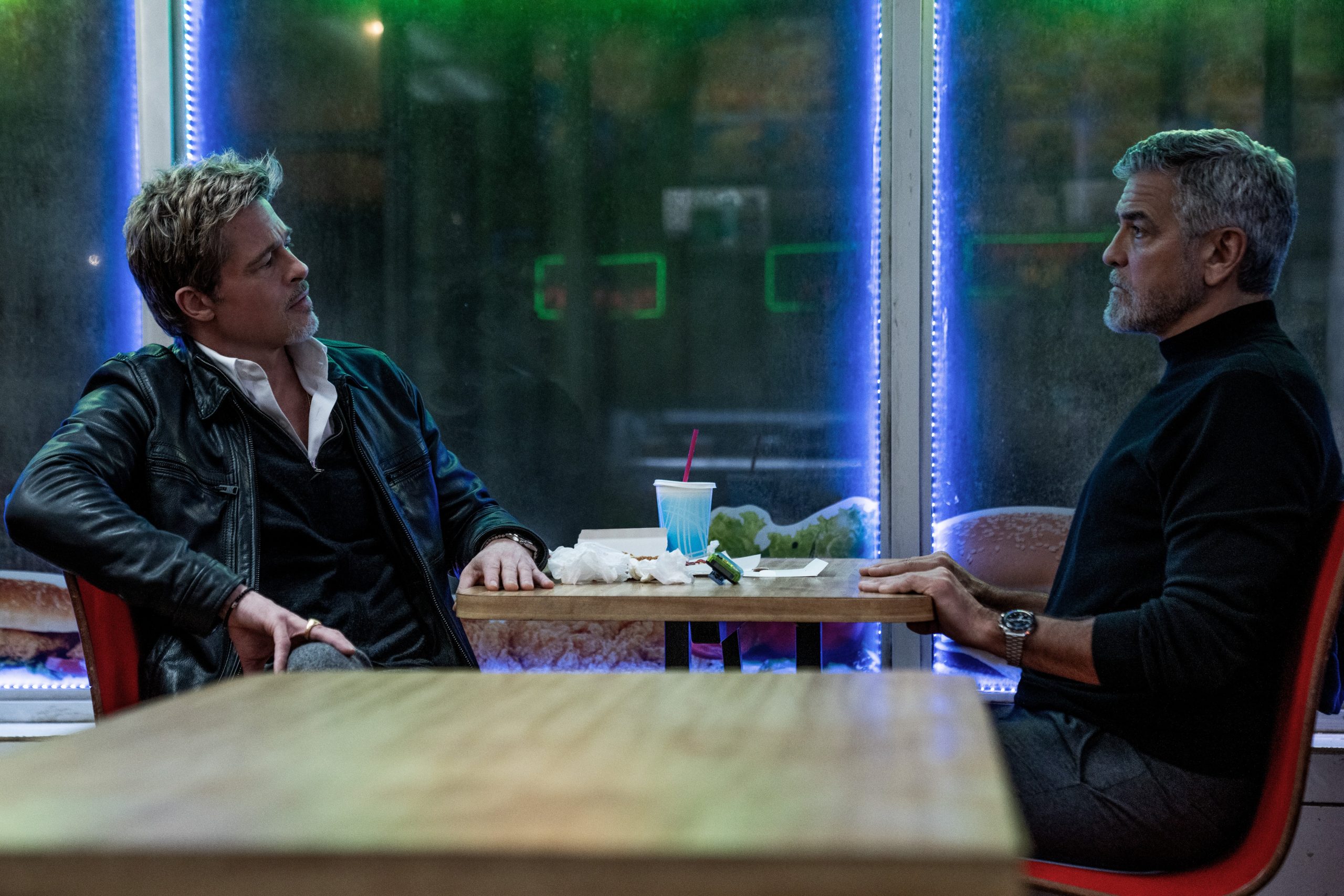Brad Pitt e George Clooney tornano insieme in Wolfs – Lupi solitari su Apple TV+