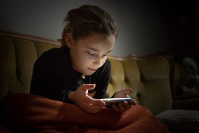 Niente smartphone ai bambini