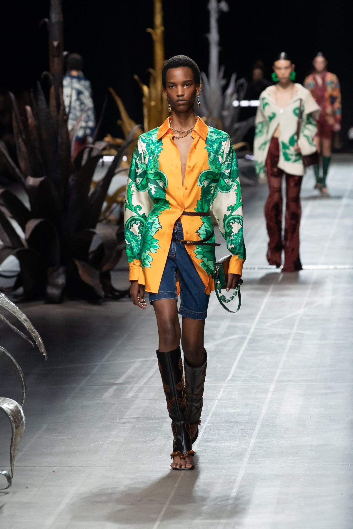 Galleria foto 'Le ispirazioni lontane delle ultime sfilate alla Milano Fashion Week' - foto 13