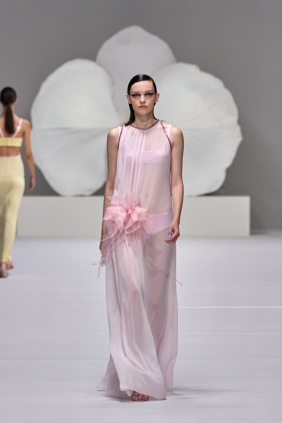 Galleria foto 'Le ispirazioni lontane delle ultime sfilate alla Milano Fashion Week' - foto 12