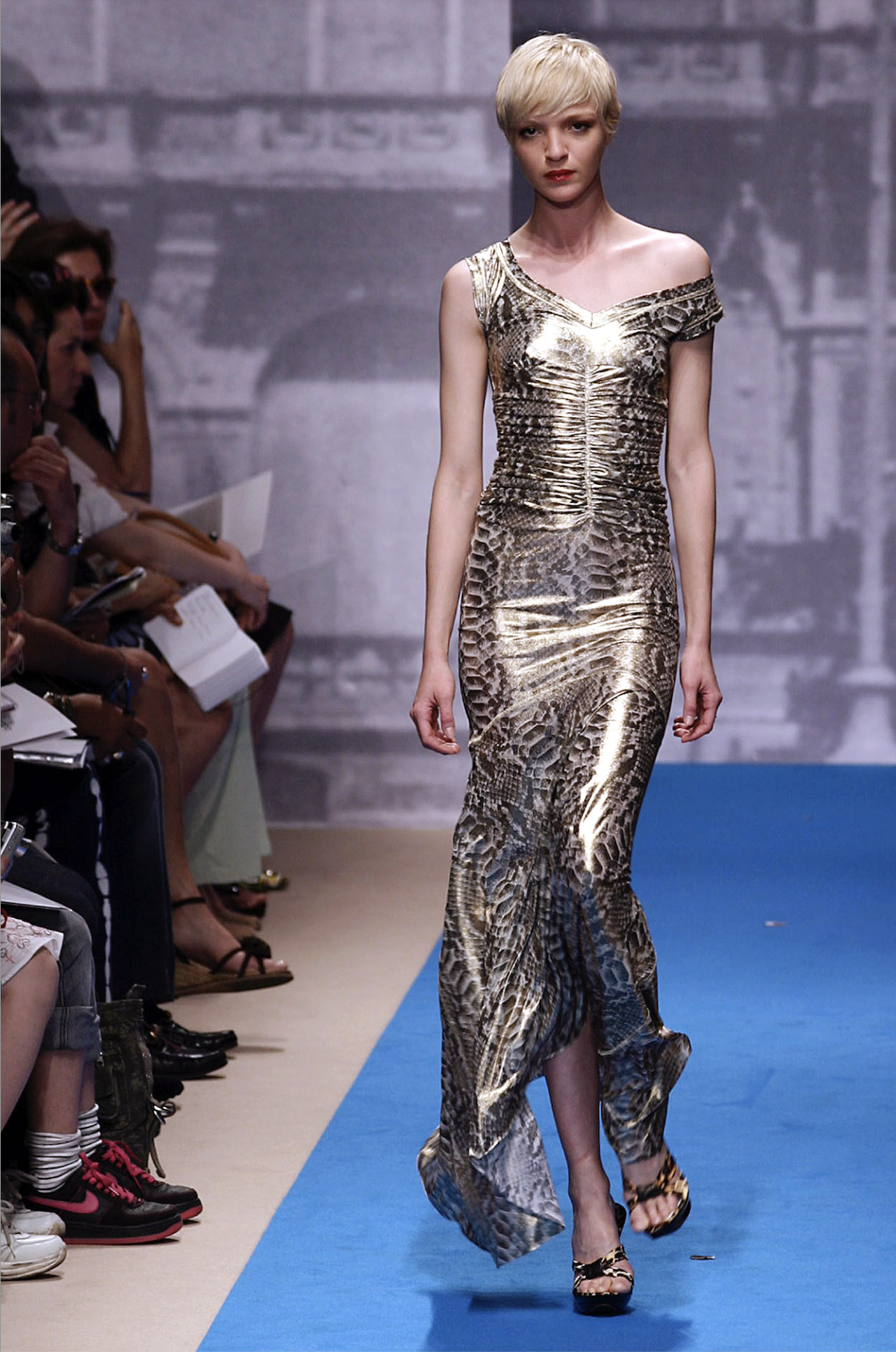 Galleria foto 'Tutte le passerelle di Mariacarla Boscono' - foto 16