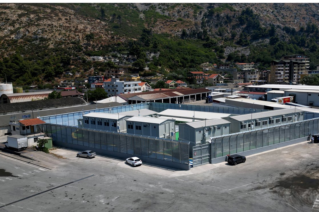 Acque agitate per l’Hotspot albanese