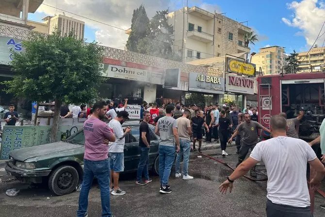 A Beirut esplodono le radiotrasmittenti, i pannelli solari e le moto elettriche. Nove morti e centinaia di feriti.