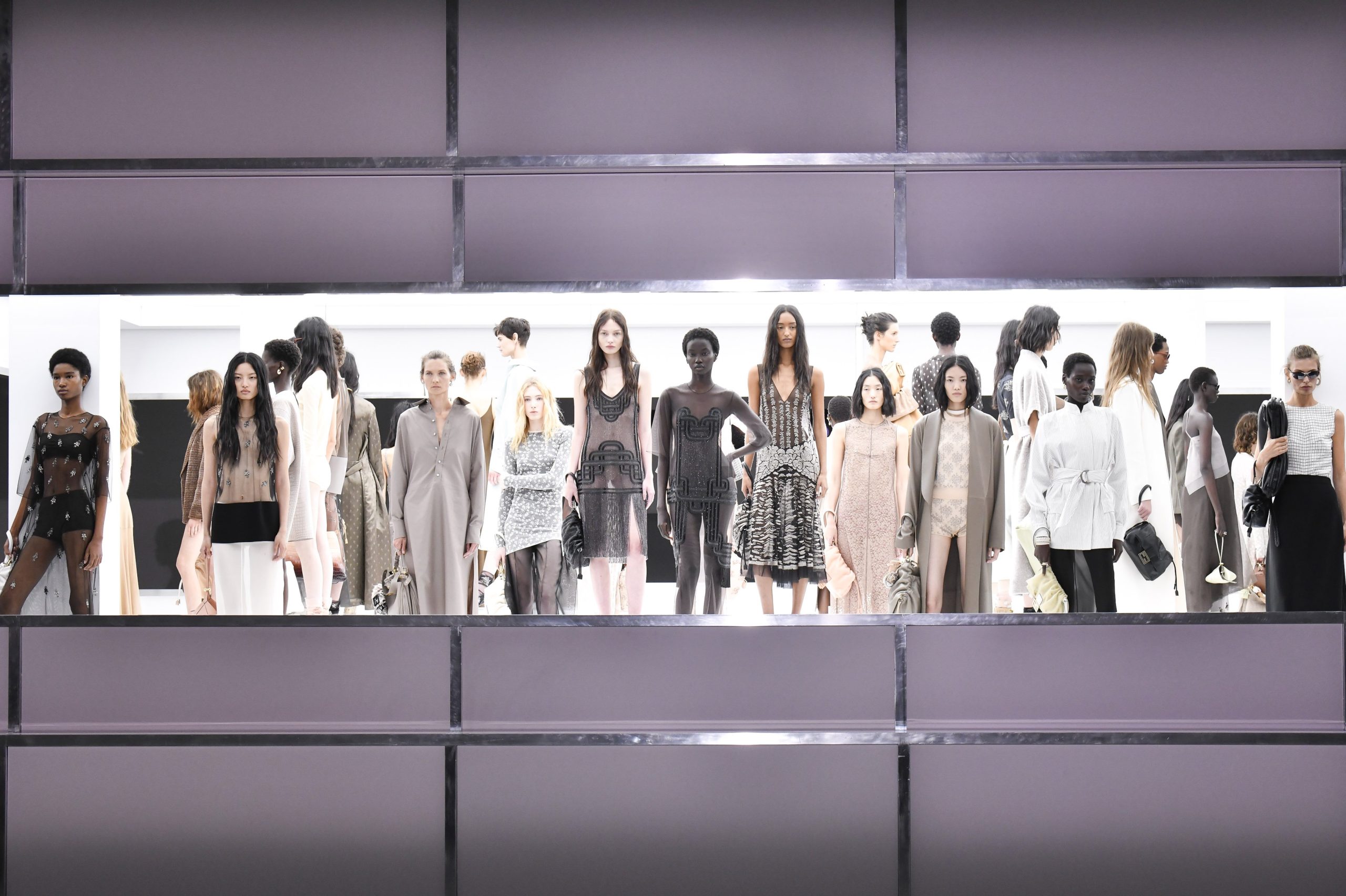 Milano Moda Donna: Fendi porta in passerella il romanticismo deco