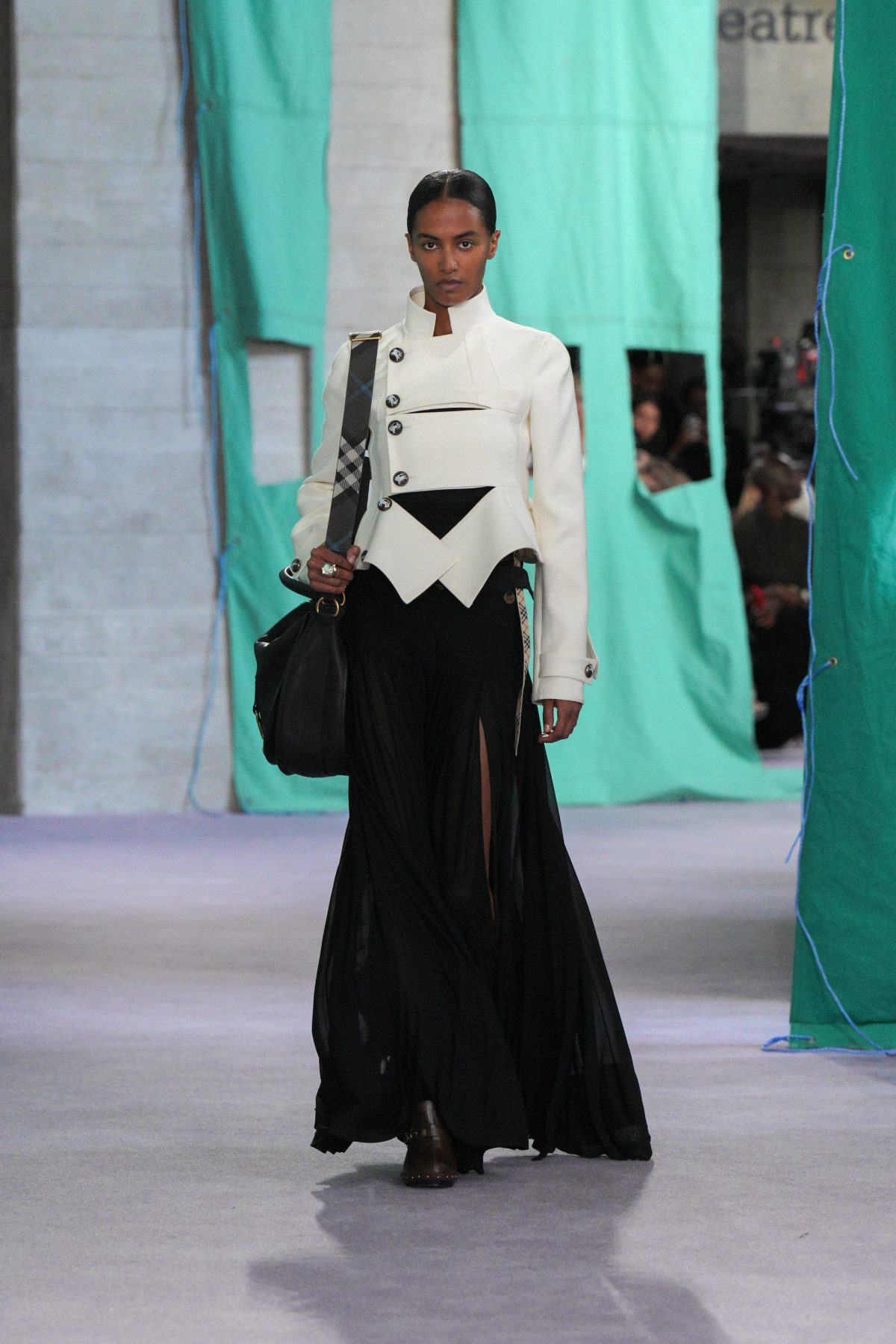 Galleria foto 'Daniel Lee riparte dalle radici di Burberry' - foto 6