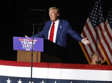 Spari vicino a Donald Trump